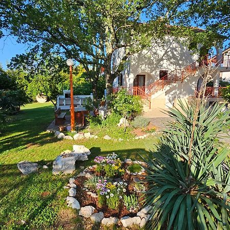 Villa Kucan Porat  Buitenkant foto